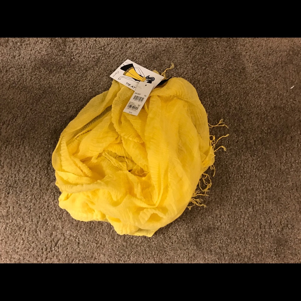Scarf Yellow crepe-type for head or neck